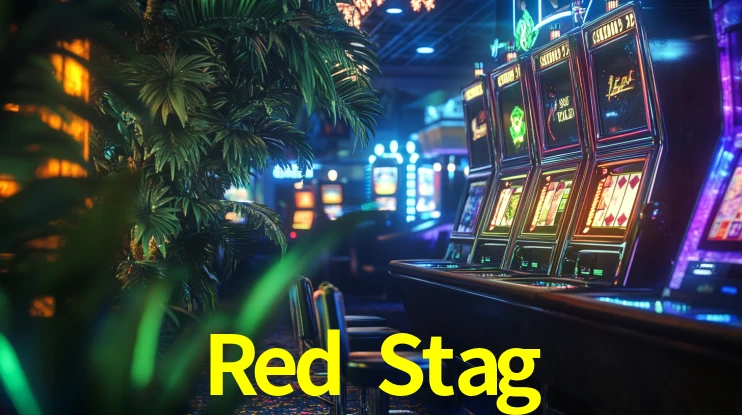 Una escena digital vívida inspirada en casino con Red Stag mostrado prominentemente, luces brillantes, fichas, cartas y acentos dorados.